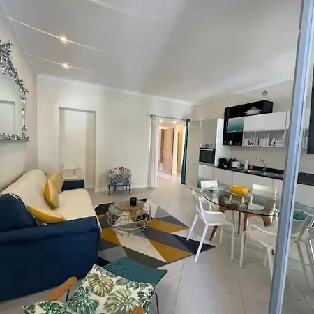 Apartment 3p Carnot *
